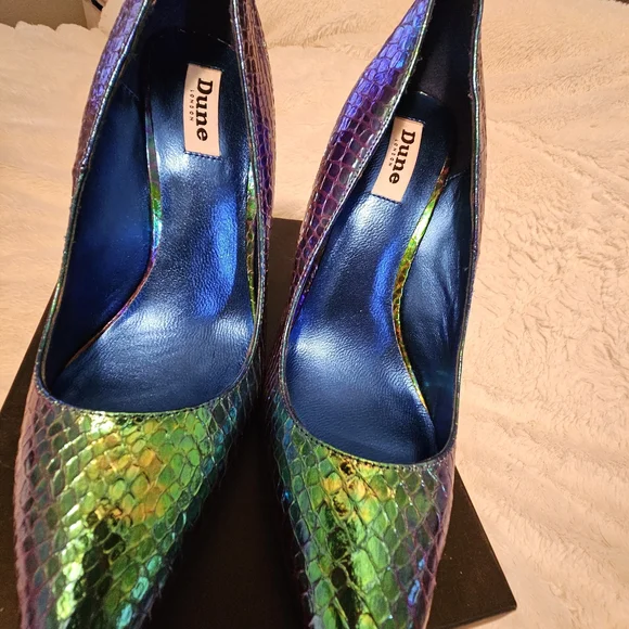 Shimmering Blue and Green Snakeskin Heels - Picture 2 of 4